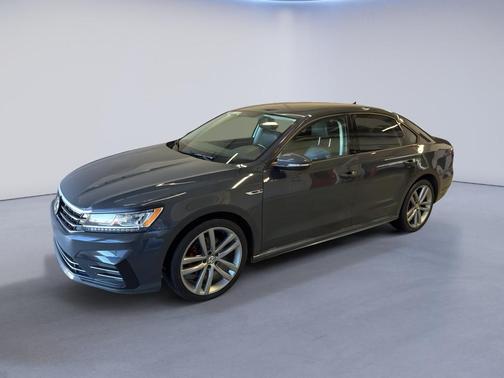 Platinum Gray Metallic 2018 Volkswagen Passat 2.0T R-Line