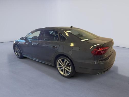 Platinum Gray Metallic 2018 Volkswagen Passat 2.0T R-Line