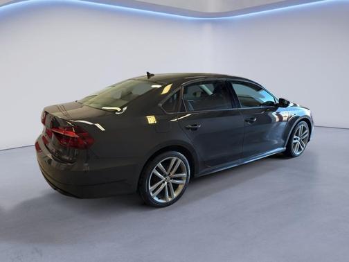 Platinum Gray Metallic 2018 Volkswagen Passat 2.0T R-Line