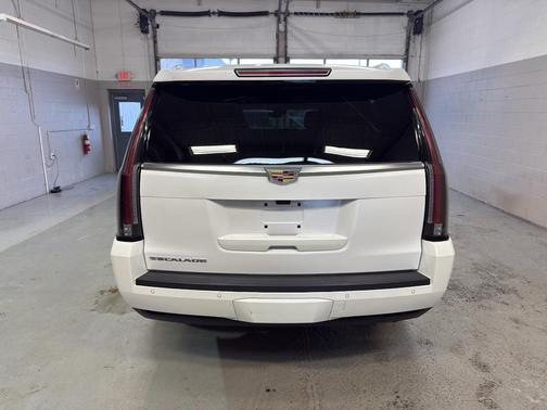 Crystal White Tricoat 2017 Cadillac Escalade ESV Premium Luxury
