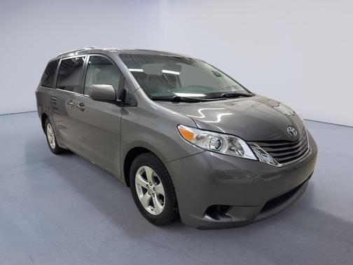 2015 Toyota Sienna LE