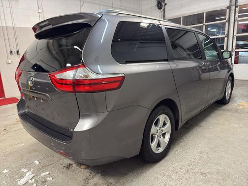 2015 Toyota Sienna LE
