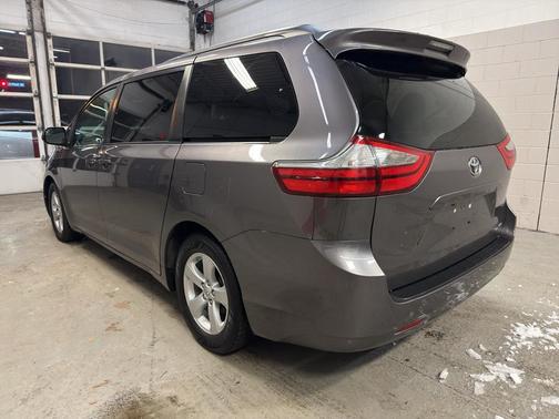 2015 Toyota Sienna LE