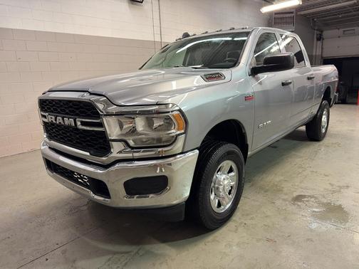 2019 RAM 2500 Tradesman Crew Cab 4x4 6'4' Box