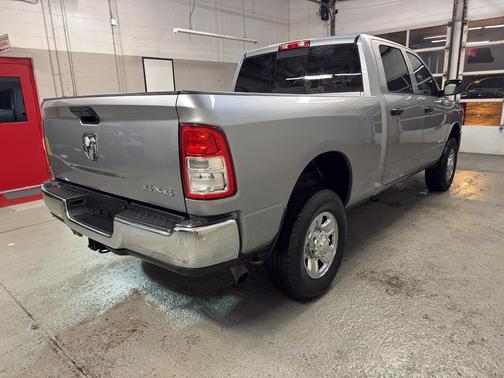 2019 RAM 2500 Tradesman Crew Cab 4x4 6'4' Box