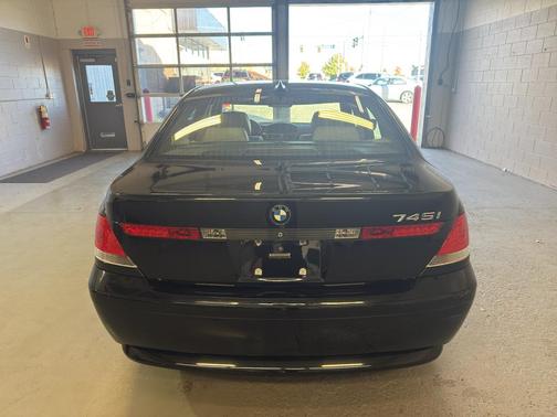 2003 BMW 745 745i