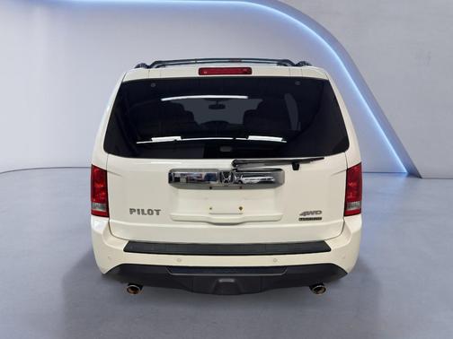 White Diamond Pearl 2013 Honda Pilot Touring