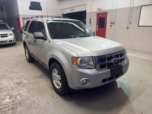 Brilliant Silver Clearcoat Metallic 2009 Ford Escape XLT
