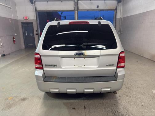 Brilliant Silver Clearcoat Metallic 2009 Ford Escape XLT