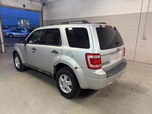 Brilliant Silver Clearcoat Metallic 2009 Ford Escape XLT