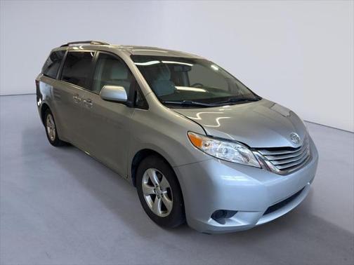 2016 Toyota Sienna LE