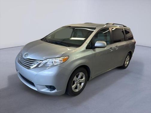 2016 Toyota Sienna LE