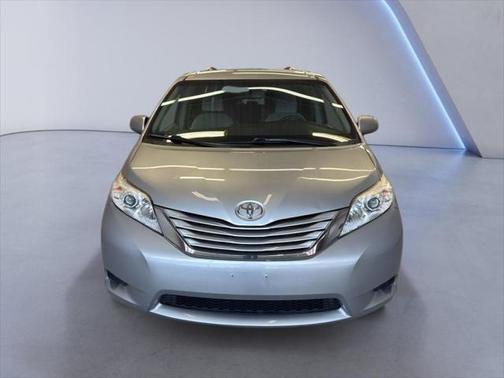 2016 Toyota Sienna LE
