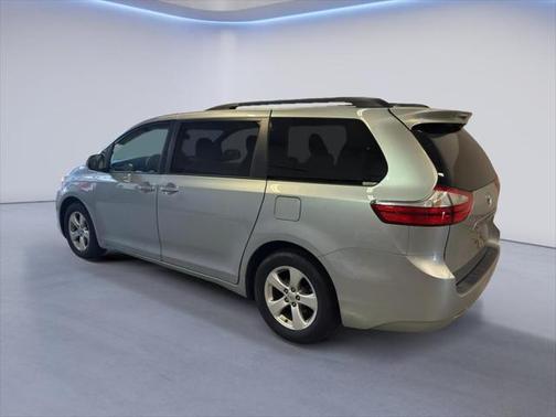 2016 Toyota Sienna LE
