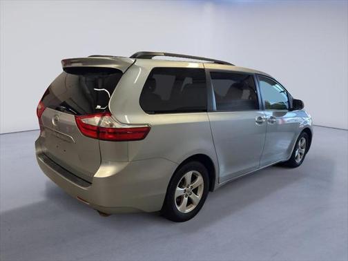 2016 Toyota Sienna LE