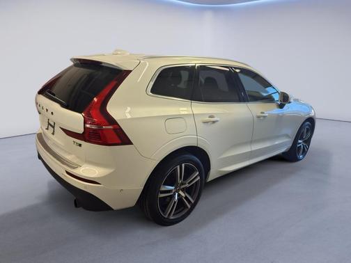 2018 Volvo XC60 T5 Momentum