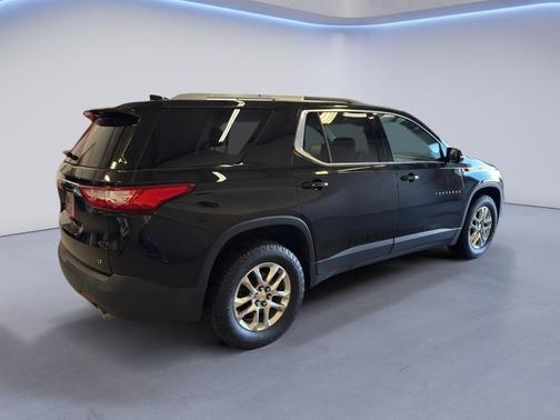 Mosaic Black Metallic 2018 Chevrolet Traverse LT Cloth