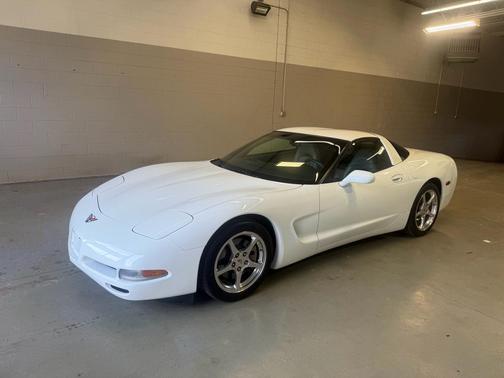 Arctic White 1998 Chevrolet Corvette Base
