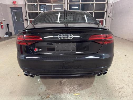 2017 Audi S8 4.0T Plus
