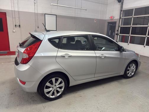 2012 Hyundai Accent SE