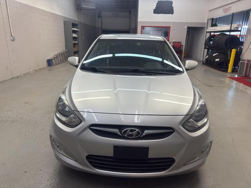 2012 Hyundai Accent SE