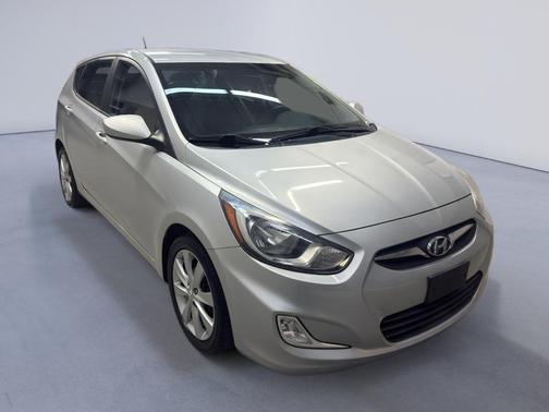 2012 Hyundai Accent SE