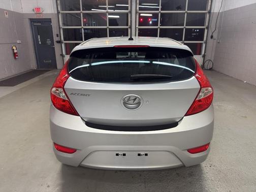 2012 Hyundai Accent SE