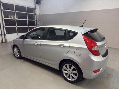 2012 Hyundai Accent SE