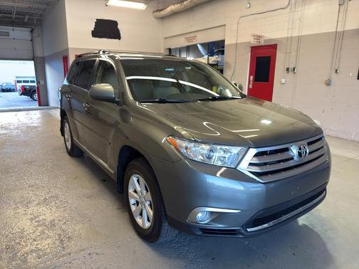 2011 Toyota Highlander SE