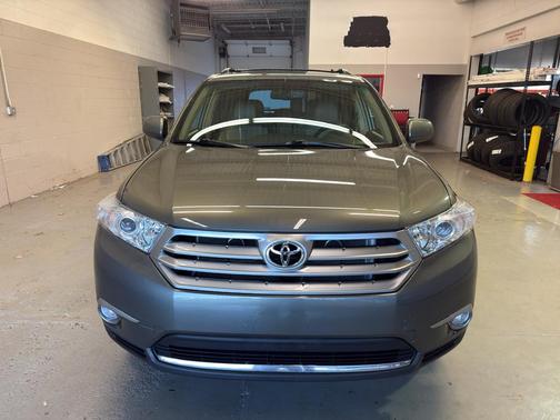 2011 Toyota Highlander SE