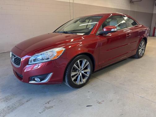 Flamenco Red Metallic 2013 Volvo C70 T5