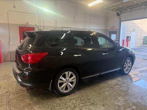 2018 Nissan Pathfinder SL