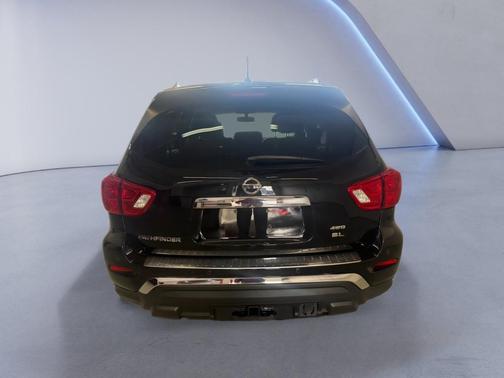 2018 Nissan Pathfinder SL