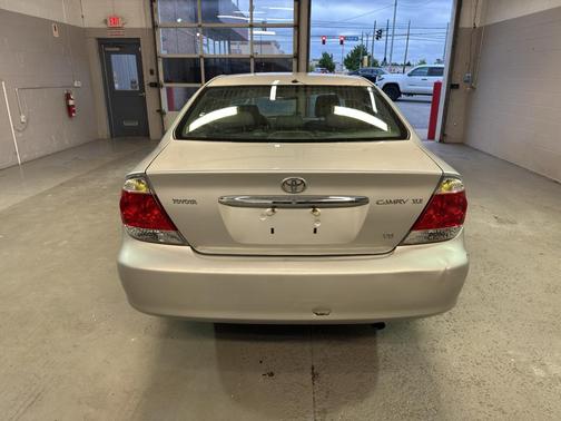 Lunar Mist Metallic 2006 Toyota Camry XLE V6