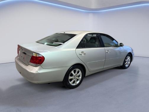 Lunar Mist Metallic 2006 Toyota Camry XLE V6