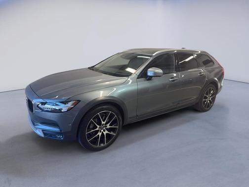 2018 Volvo V90 Cross Country T6