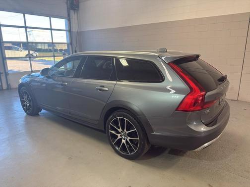 2018 Volvo V90 Cross Country T6