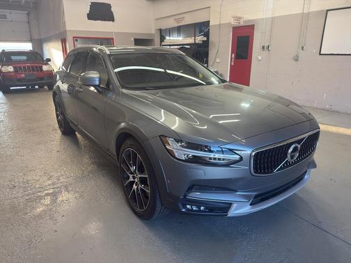 2018 Volvo V90 Cross Country T6