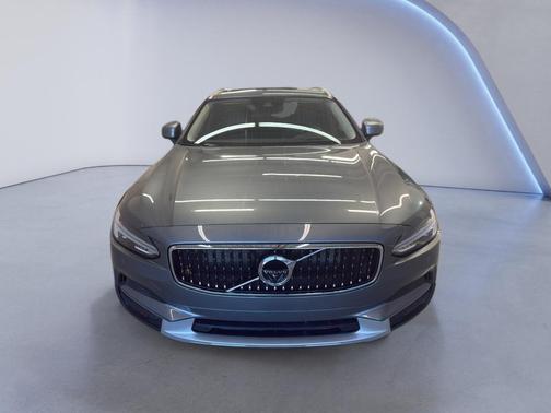 2018 Volvo V90 Cross Country T6