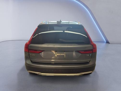 2018 Volvo V90 Cross Country T6
