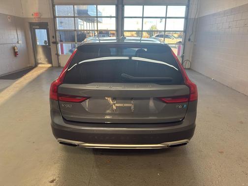 2018 Volvo V90 Cross Country T6