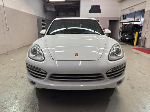 2014 Porsche Cayenne Platinum Edition