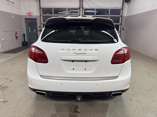 2014 Porsche Cayenne Platinum Edition