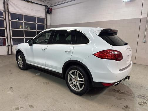 2014 Porsche Cayenne Platinum Edition