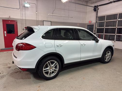 2014 Porsche Cayenne Platinum Edition