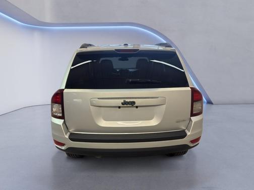 Bright Silver Metallic Clearcoat 2014 Jeep Compass Latitude