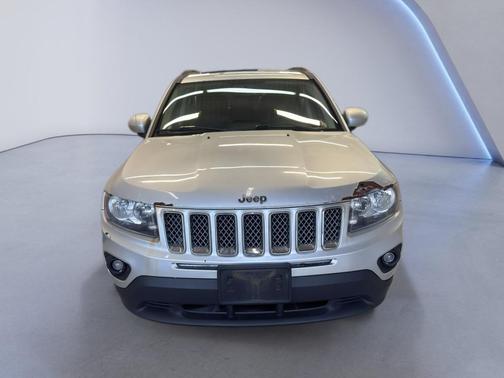 Bright Silver Metallic Clearcoat 2014 Jeep Compass Latitude