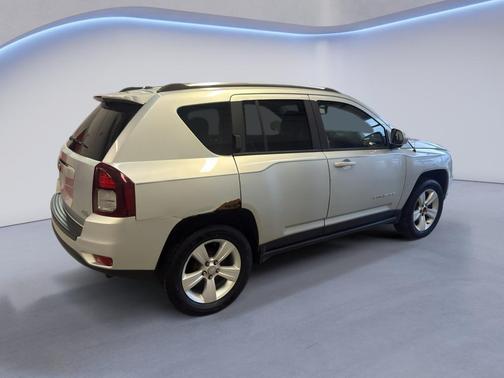 Bright Silver Metallic Clearcoat 2014 Jeep Compass Latitude