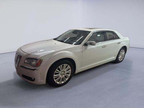 Ivory Tri-Coat Pearl 2014 Chrysler 300 S
