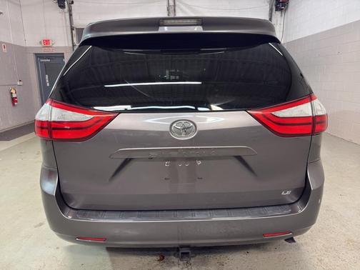 2015 Toyota Sienna LE